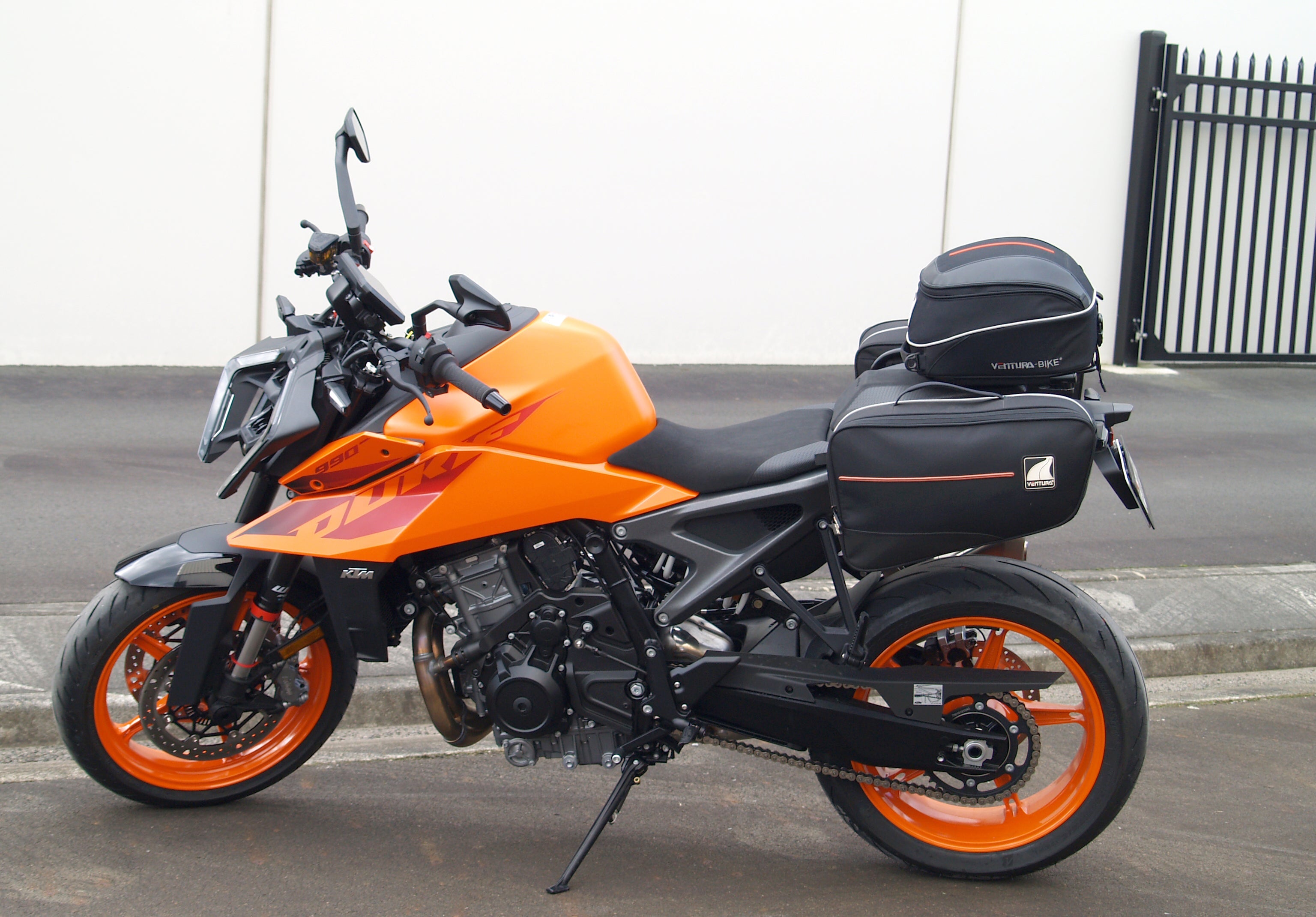 KTM 990 Duke (24 - >)