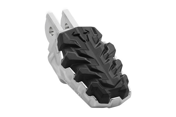 *FOOTREST SW MOTECH EVO . PIVOTABLE, TEETHED ELEMENTS OFFER 36 POSSIBLE SETTINGS.