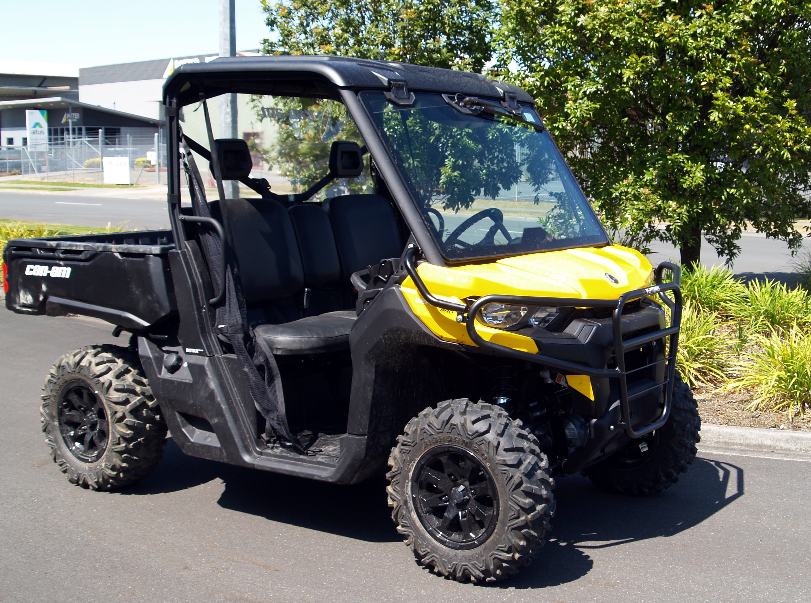 Can-Am  Defender  (20-22)  GALV